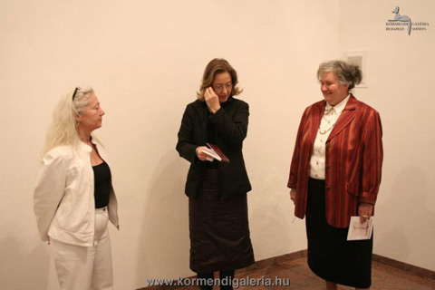 Várnagy Ildikó szobrászművész, Für Anikó színművész Körmendi Anna a kiállítás megnyitóján