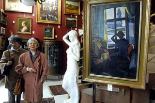 Látogatók az egyik galériában