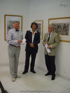 Csák Máté, Kőnig Róbert grafikusművész, valamint Mécs Károly színművész a kiállítás megnyitóján