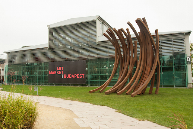 Képek az Art Market Budapest 2015 kiállításról.