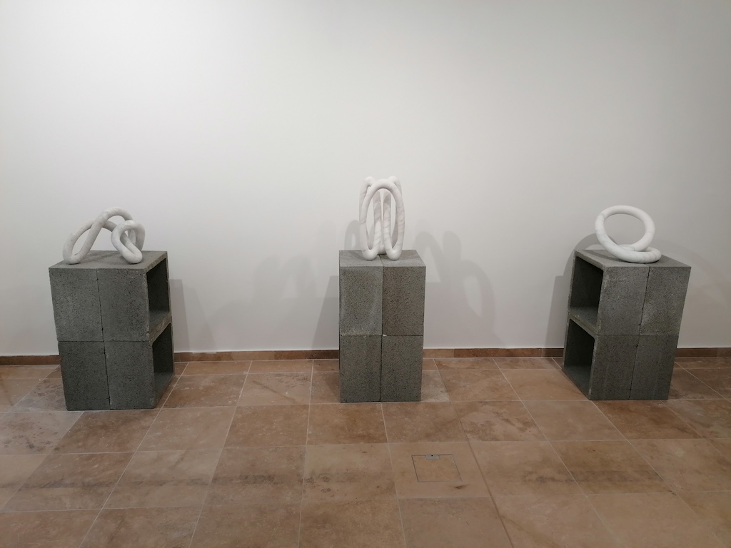 Kiss Dániel szobrászművész kiállítása a Nagyházi Contemporary-ban.